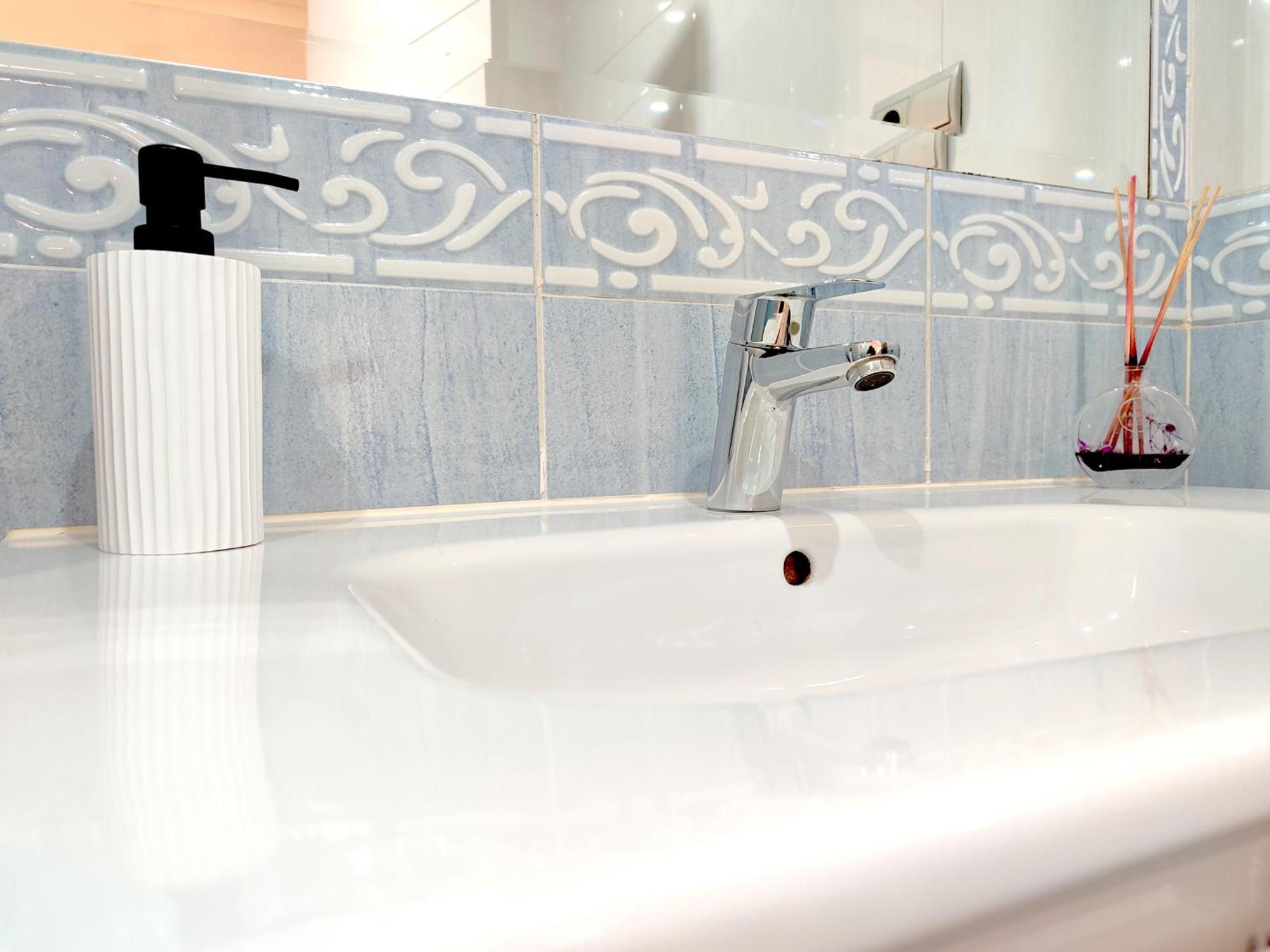 D4: Design & Relax In The City Málaga Extérieur photo